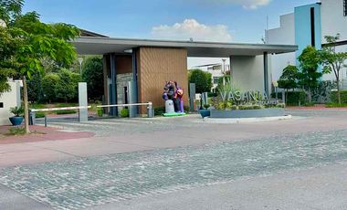 Casa en coto 10 Solares, Vasanta, con cuarto de servicio y estudio con baño completo en pb