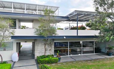 Casa en coto 10 Solares, Vasanta, con cuarto de servicio y estudio con baño completo en pb