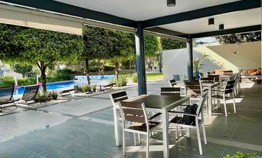 Casa en coto 10 Solares, Vasanta, con cuarto de servicio y estudio con baño completo en pb