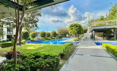 Casa en coto 10 Solares, Vasanta, con cuarto de servicio y estudio con baño completo en pb