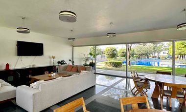 Casa en coto 10 Solares, Vasanta, con cuarto de servicio y estudio con baño completo en pb