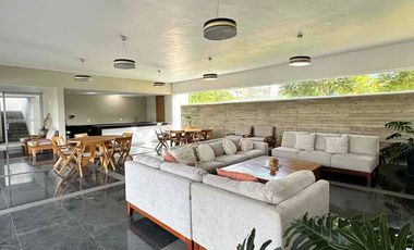 Casa en coto 10 Solares, Vasanta, con cuarto de servicio y estudio con baño completo en pb