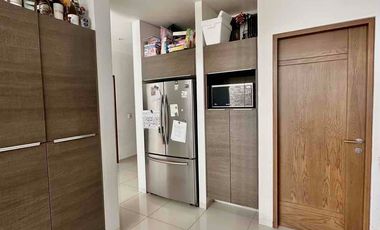 Casa en coto 10 Solares, Vasanta, con cuarto de servicio y estudio con baño completo en pb