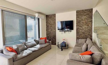 Casa en coto 10 Solares, Vasanta, con cuarto de servicio y estudio con baño completo en pb