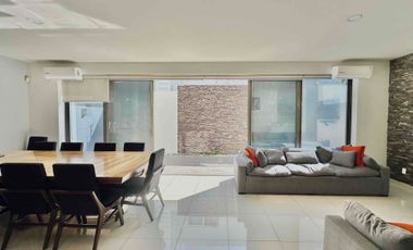 Casa en coto 10 Solares, Vasanta, con cuarto de servicio y estudio con baño completo en pb