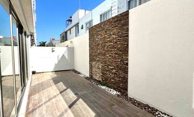 Casa en coto 10 Solares, Vasanta, con cuarto de servicio y estudio con baño completo en pb