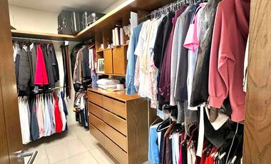 Casa en coto 10 Solares, Vasanta, con cuarto de servicio y estudio con baño completo en pb