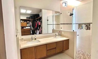 Casa en coto 10 Solares, Vasanta, con cuarto de servicio y estudio con baño completo en pb