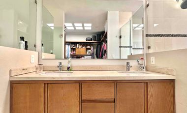 Casa en coto 10 Solares, Vasanta, con cuarto de servicio y estudio con baño completo en pb