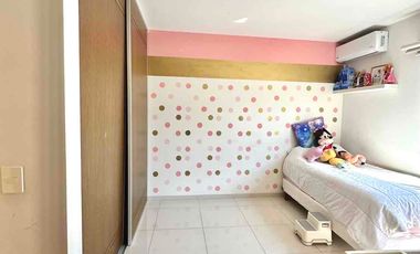 Casa en coto 10 Solares, Vasanta, con cuarto de servicio y estudio con baño completo en pb