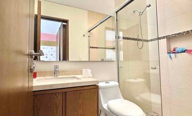 Casa en coto 10 Solares, Vasanta, con cuarto de servicio y estudio con baño completo en pb