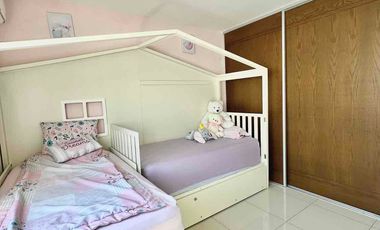 Casa en coto 10 Solares, Vasanta, con cuarto de servicio y estudio con baño completo en pb