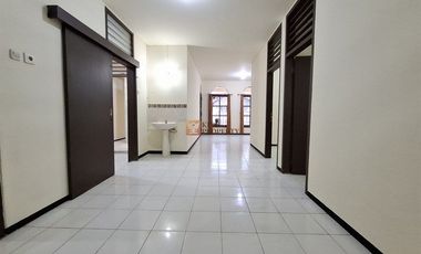 Fasilitas Mall Central Park, Taman Anggrek, Pasar Kedoya Baru, RS Siloam Kebon Jeruk, IPEKA Christian School Kedoya, Disewakan Rumah Kebon Jeruk Baru