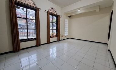 Fasilitas Mall Central Park, Taman Anggrek, Pasar Kedoya Baru, RS Siloam Kebon Jeruk, IPEKA Christian School Kedoya, Disewakan Rumah Kebon Jeruk Baru