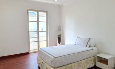 Jual Townhouse Rumah Kemang Barat Kondisi Bagus ada Pool Siap Huni Lokasi bagus