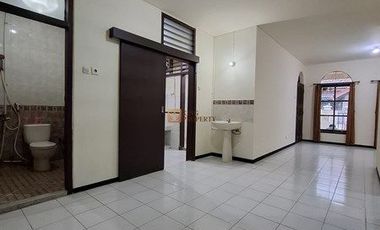 Disewakan Rumah Minimalis Full Renovasi Bagus Kebon Jeruk Baru, Lingkungan Aman dan Bebas Banjir