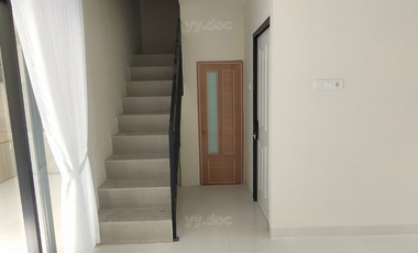 Rumah Cantik 2,5 Lantai Konsep Scandinavian Harga Murah Dekat Jalan Raya