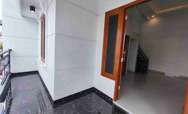 Rumah Baru 2 Lantai Siap Huni di Gentan Solo – Mewah, Lokasi Strategis, Harga Nego!