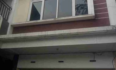Ruko 2 lantai  cocok untuk kantor dan tempat usaha dengan lokasi strategis dan akses jalan ramai