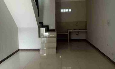 Ruko 2 lantai  cocok untuk kantor dan tempat usaha dengan lokasi strategis dan akses jalan ramai