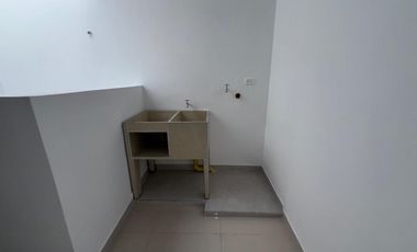 ARRIENDO APARTAMENTO EN EL SEGUNDO PISO, BARRIO LA VORÁGINE.