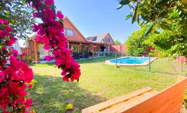 ARRIENDO CASA SECTOR PARQUE BRISAS NORTE 2 PISOS 3D+3B+ESCRITORIO+TERRAZA+QUINCHO+PISCINA+PANELES SOLARES, COLEGIOS HIGHLANDS, CABO DE HORNOS