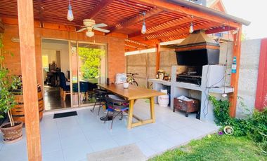 ARRIENDO CASA SECTOR PARQUE BRISAS NORTE 2 PISOS 3D+3B+ESCRITORIO+TERRAZA+QUINCHO+PISCINA+PANELES SOLARES, COLEGIOS HIGHLANDS, CABO DE HORNOS