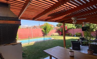 ARRIENDO CASA SECTOR PARQUE BRISAS NORTE 2 PISOS 3D+3B+ESCRITORIO+TERRAZA+QUINCHO+PISCINA+PANELES SOLARES, COLEGIOS HIGHLANDS, CABO DE HORNOS