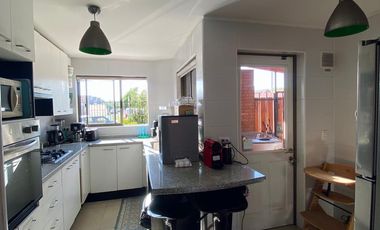 ARRIENDO CASA SECTOR PARQUE BRISAS NORTE 2 PISOS 3D+3B+ESCRITORIO+TERRAZA+QUINCHO+PISCINA+PANELES SOLARES, COLEGIOS HIGHLANDS, CABO DE HORNOS