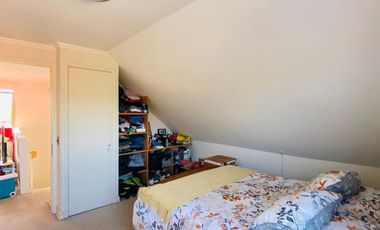 ARRIENDO CASA SECTOR PARQUE BRISAS NORTE 2 PISOS 3D+3B+ESCRITORIO+TERRAZA+QUINCHO+PISCINA+PANELES SOLARES, COLEGIOS HIGHLANDS, CABO DE HORNOS