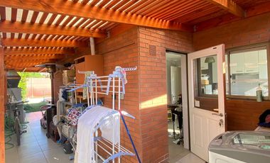 ARRIENDO CASA SECTOR PARQUE BRISAS NORTE 2 PISOS 3D+3B+ESCRITORIO+TERRAZA+QUINCHO+PISCINA+PANELES SOLARES, COLEGIOS HIGHLANDS, CABO DE HORNOS