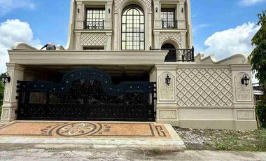 RUMAH MEGAH 3 LANTAI AMERICAN CLASIC MODERN ALA SULTAN DI BANYURADEN GAMPING