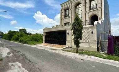 RUMAH MEGAH 3 LANTAI AMERICAN CLASIC MODERN ALA SULTAN DI BANYURADEN GAMPING