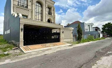 RUMAH MEGAH 3 LANTAI AMERICAN CLASIC MODERN ALA SULTAN DI BANYURADEN GAMPING