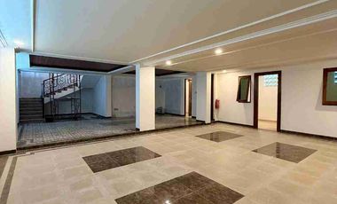 RUMAH MEGAH 3 LANTAI AMERICAN CLASIC MODERN ALA SULTAN DI BANYURADEN GAMPING
