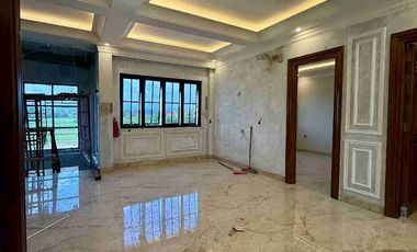 RUMAH MEGAH 3 LANTAI AMERICAN CLASIC MODERN ALA SULTAN DI BANYURADEN GAMPING