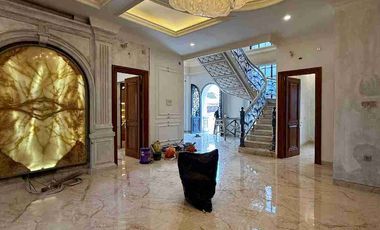 RUMAH MEGAH 3 LANTAI AMERICAN CLASIC MODERN ALA SULTAN DI BANYURADEN GAMPING