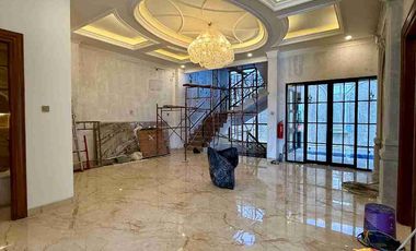 RUMAH MEGAH 3 LANTAI AMERICAN CLASIC MODERN ALA SULTAN DI BANYURADEN GAMPING
