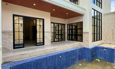 RUMAH MEGAH 3 LANTAI AMERICAN CLASIC MODERN ALA SULTAN DI BANYURADEN GAMPING