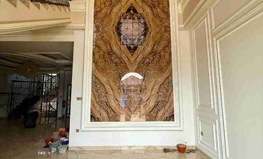 RUMAH MEGAH 3 LANTAI AMERICAN CLASIC MODERN ALA SULTAN DI BANYURADEN GAMPING