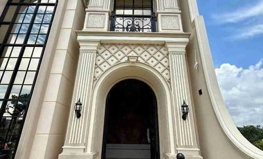 RUMAH MEGAH 3 LANTAI AMERICAN CLASIC MODERN ALA SULTAN DI BANYURADEN GAMPING