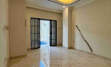 RUMAH MEGAH 3 LANTAI AMERICAN CLASIC MODERN ALA SULTAN DI BANYURADEN GAMPING