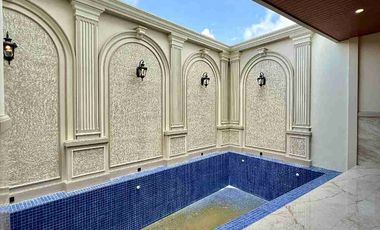 RUMAH MEGAH 3 LANTAI AMERICAN CLASIC MODERN ALA SULTAN DI BANYURADEN GAMPING