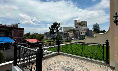 RUMAH MEGAH 3 LANTAI AMERICAN CLASIC MODERN ALA SULTAN DI BANYURADEN GAMPING