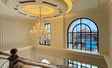 RUMAH MEGAH 3 LANTAI AMERICAN CLASIC MODERN ALA SULTAN DI BANYURADEN GAMPING