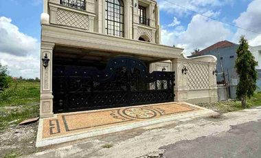 RUMAH MEGAH 3 LANTAI AMERICAN CLASIC MODERN ALA SULTAN DI BANYURADEN GAMPING