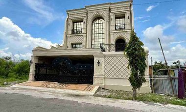 RUMAH MEGAH 3 LANTAI AMERICAN CLASIC MODERN ALA SULTAN DI BANYURADEN GAMPING