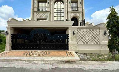 RUMAH MEGAH 3 LANTAI AMERICAN CLASIC MODERN ALA SULTAN DI BANYURADEN GAMPING