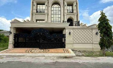 RUMAH MEGAH 3 LANTAI AMERICAN CLASIC MODERN ALA SULTAN DI BANYURADEN GAMPING