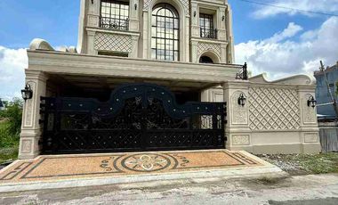 RUMAH MEGAH 3 LANTAI AMERICAN CLASIC MODERN ALA SULTAN DI BANYURADEN GAMPING
